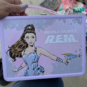 Ariana Grande Metal lunchbox. REM